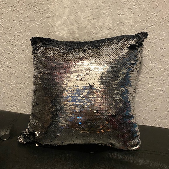 Sliver & black sequence throw pillow - Picture 1 of 4